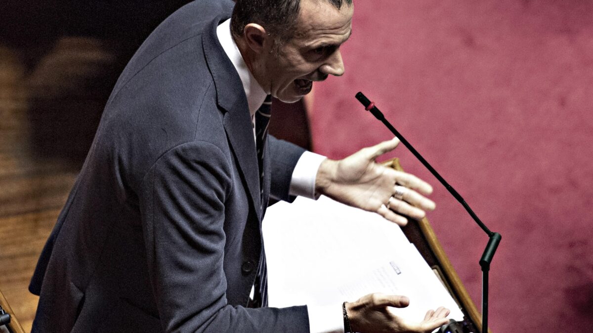 Emendamenti leghisti: il governo va sotto. «Archiviare pass e stato d’emergenza»