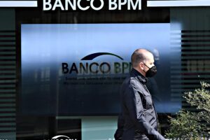 Da Unicredit «smentitina» sull’Opa. E il titolo di Banco Bpm sale del 10%