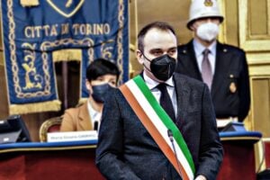 Asse dei sindaci dem per alzare le tasse. E Franco fa da sponda
