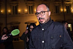 La politica che sparla di limitazioni finite vive fuori dalla realtà e lontano dalla gente