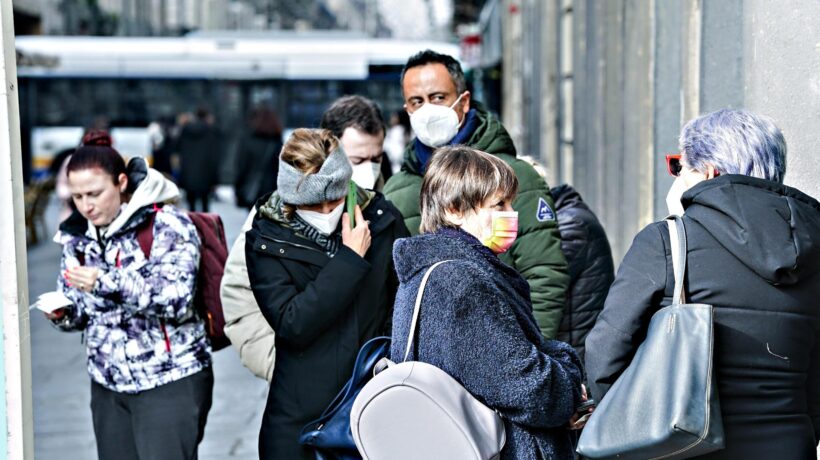 I rispettosi, gli spaventati e i migliori: ecco il popolo della mascherina a oltranza