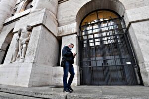 Un altro addio fra i vertici di Borsa. Per la successione francesi favoriti