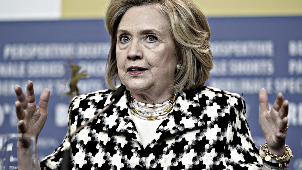 La firma di Hillary sul Russiagate