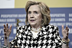 La firma di Hillary sul Russiagate