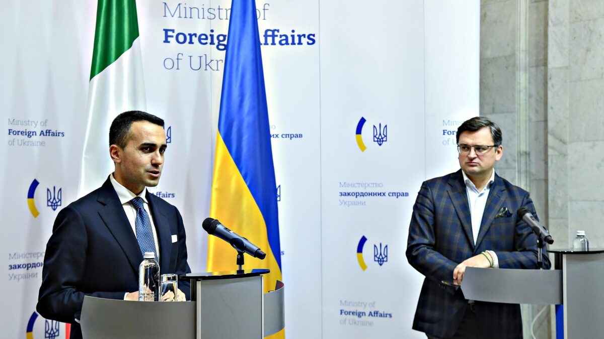 Putin apre al dialogo con l’Occidente. Ma poi scatta l’attacco hacker a Kiev