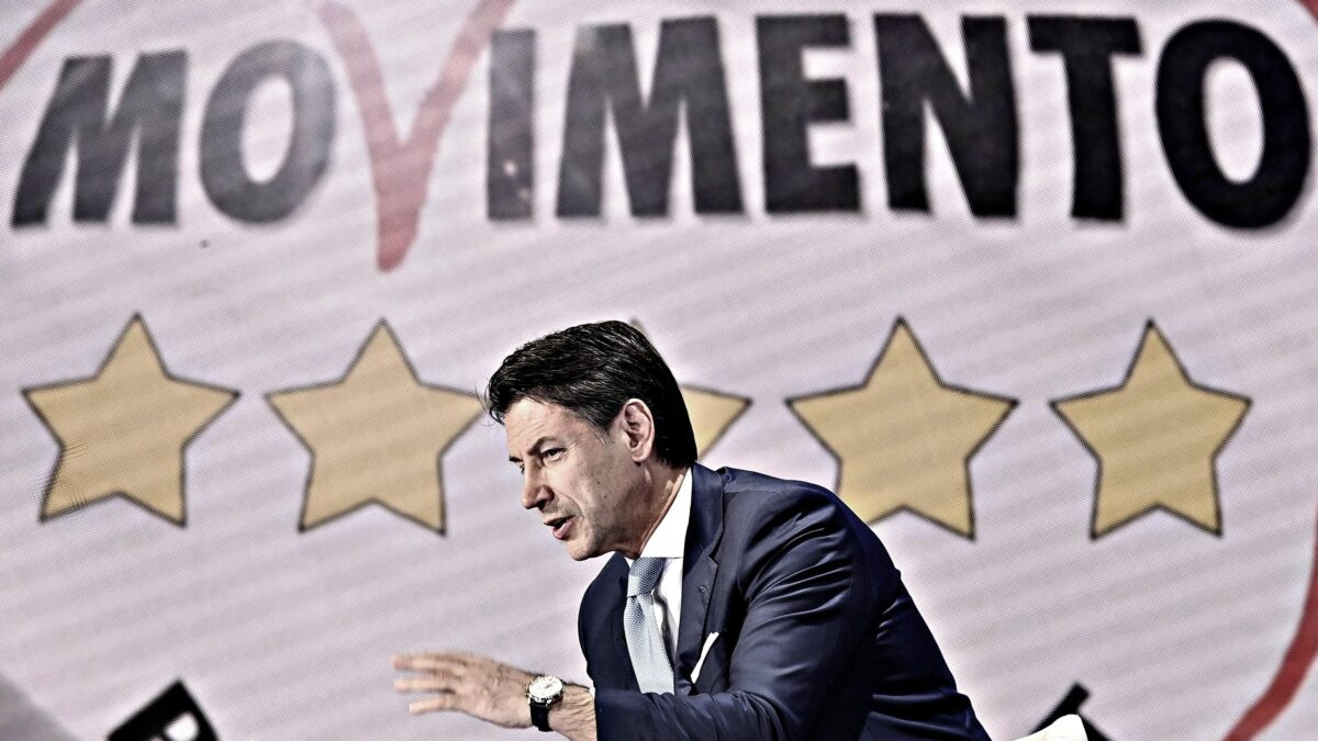 Il green pass spacca il M5s. Tensione tra Conte e la fronda che vuole abolirlo