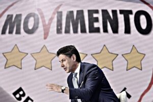Il green pass spacca il M5s. Tensione tra Conte e la fronda che vuole abolirlo