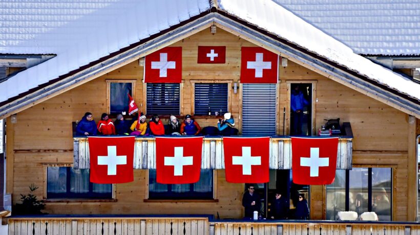 Svizzera, addio a card e mascherine. Tutta Europa riapre. Tranne l’Italia