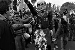 Anche dopo 30 anni la classe dirigente continua a impegnarsi per farsi odiare