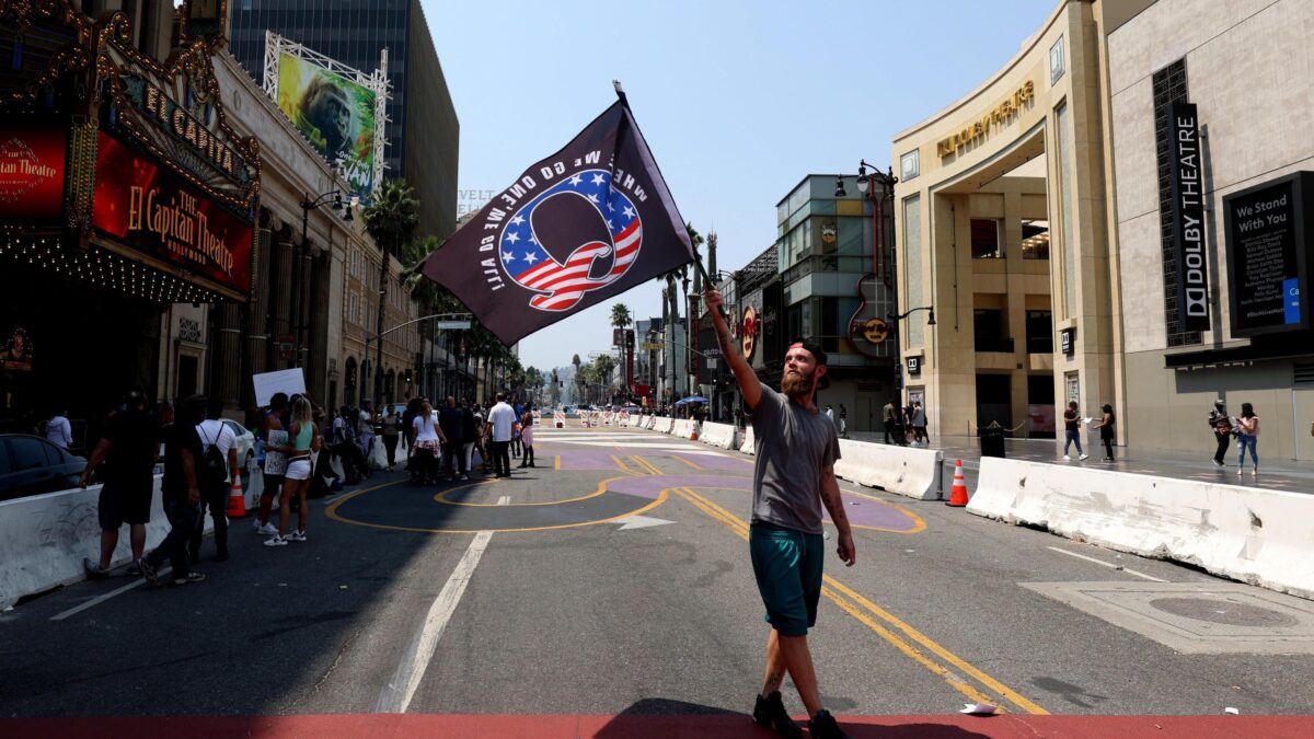 Individuati gli autori di QAnon, la setta complottista che ha sedotto milioni di americani
