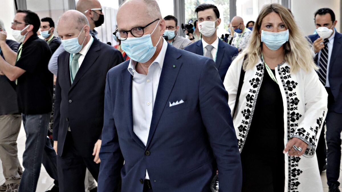 Ricciardi confessa: «Manovriamo i governi»