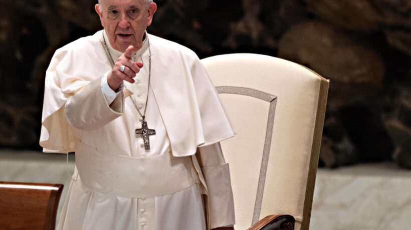 L’ultima chance dell’Occidente: il Papa mediatore. «Fermate le bombe»