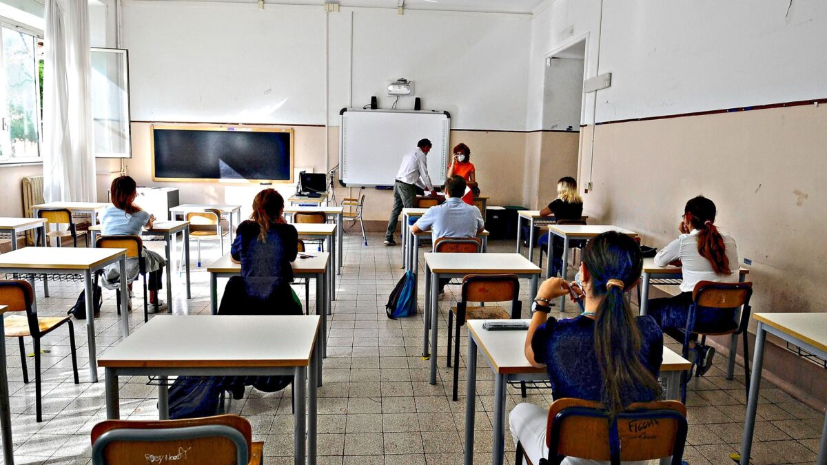 Gli invisibili: il grido di dolore dei prof costretti ad abbandonare gli alunni a metà anno
