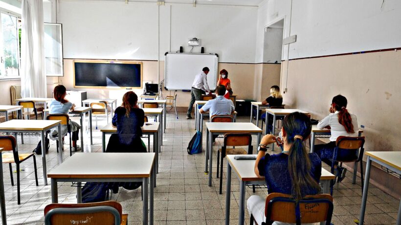 Gli invisibili: il grido di dolore dei prof costretti ad abbandonare gli alunni a metà anno