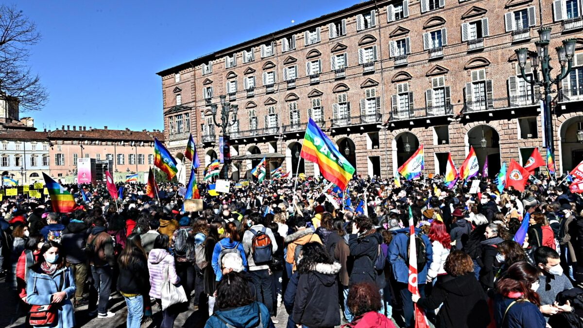 Il Pd vuole le «bombe democratiche» ma sulla Russia esplode la sinistra
