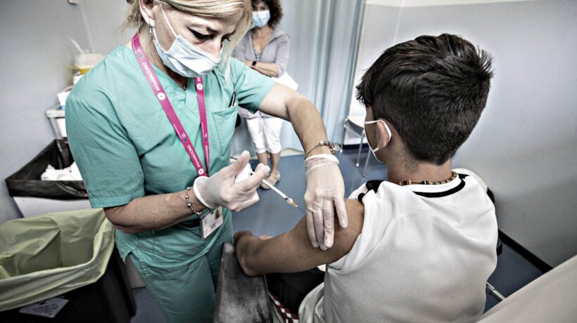 Salgono i dubbi sul richiamo ai bimbi: «Più miocarditi con la seconda dose»
