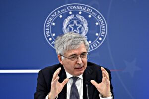 Missili, blindati, mitragliatrici. Il governo tira dritto sui rinforzi