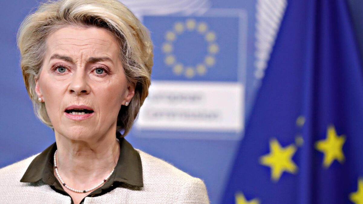 L’Europa chiude i suoi cieli ai russi. «Per la prima volta inviamo armi»