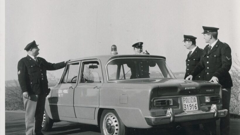 Una Giulia della Squadra Mobile della Polizia di Stato (Centro Documentazione Alfa Romeo-Arese)