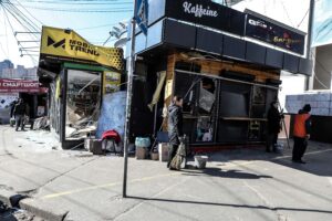 Gli scontri a fuoco sono nel cuore di Kiev. Cadono altri cronisti