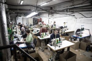 Viaggio nella tessitura sotterranea dove l’acciaio vale più della seta