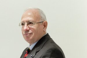 «Serve un tavolo tra Usa, Mosca e Kiev. Ma senza la Nato»