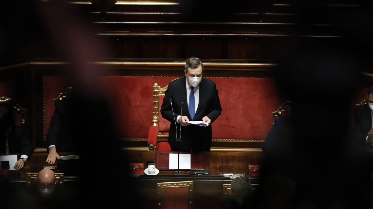 Draghi fa il «falco» in Parlamento: «Non voltiamoci dall’altra parte»