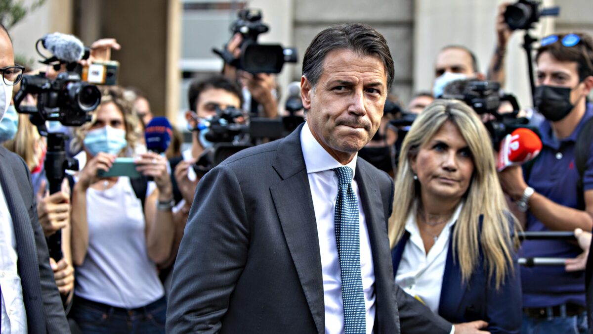 Armi, da Draghi ultimatum a Conte: «O si rispettano gli impegni o a casa»