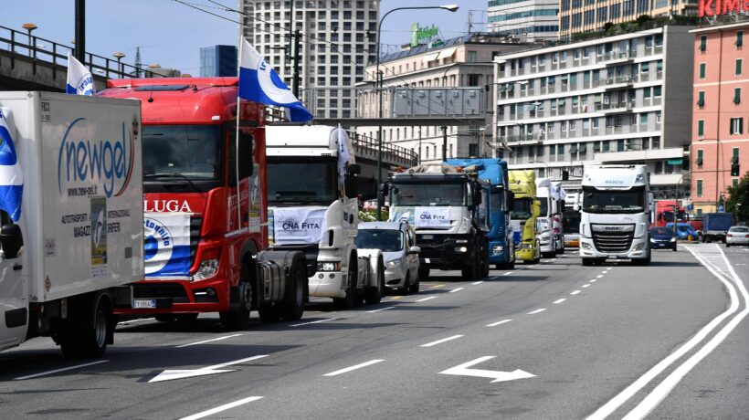Rivolta dei Tir sardi: cargo bloccati