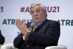 «Piano con l’ingresso dell’Ucraina in Europa. E niente no fly zone»