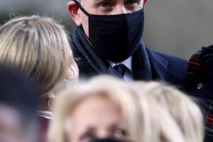 «Biden Jr finanziava i biolaboratori di Kiev»
