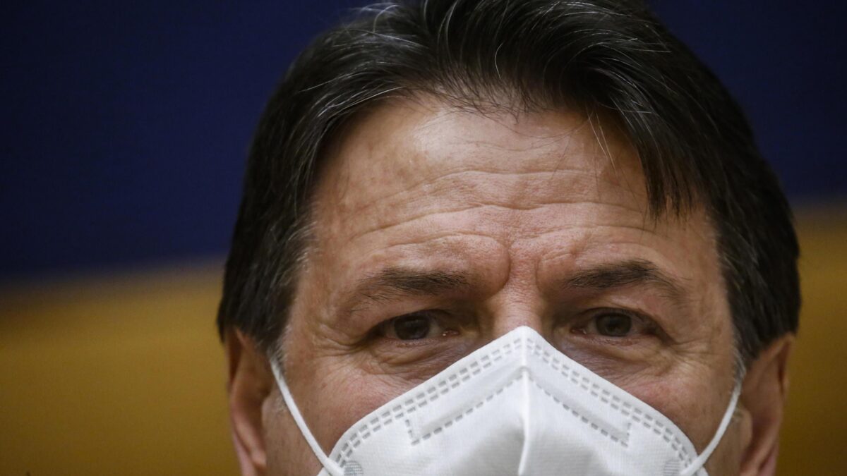 Il Conte dimezzato tenta i grillini: il terzo mandato non è più un tabù