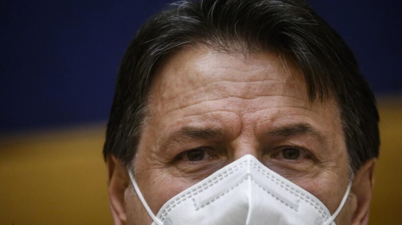 Il Conte dimezzato tenta i grillini: il terzo mandato non è più un tabù