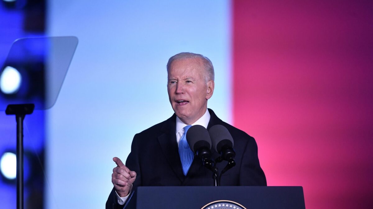 Lo zar dà una scadenza alla guerra ma Biden cerca la rissa: «Macellaio»