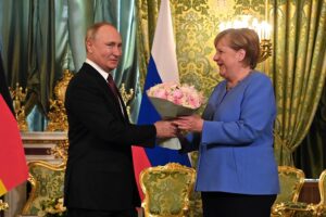 Arriva il contrordine sulla Merkel. Da statista passa a vassalla di Putin
