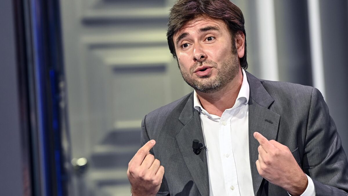 Alessandro Di Battista: «È già un’economia di guerra. Draghi sembra un cartonato»