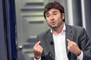 Alessandro Di Battista: «È già un’economia di guerra. Draghi sembra un cartonato»