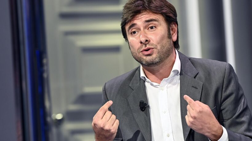 Alessandro Di Battista: «È già un’economia di guerra. Draghi sembra un cartonato»