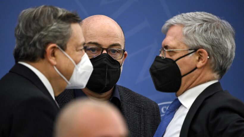 Tagliare le accise imponendo tasse sugli extraprofitti è il vero populismo