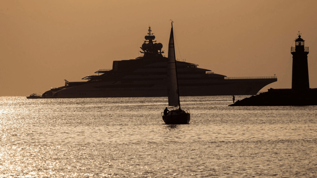 Lo Stato paga per gli yacht degli oligarchi