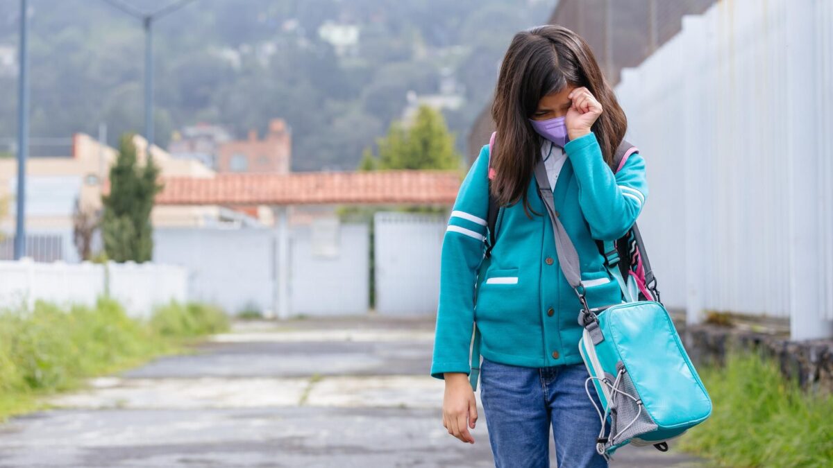 Gli invisibili: il dolore di essere ostracizzati e offesi da quelli che si consideravano amici