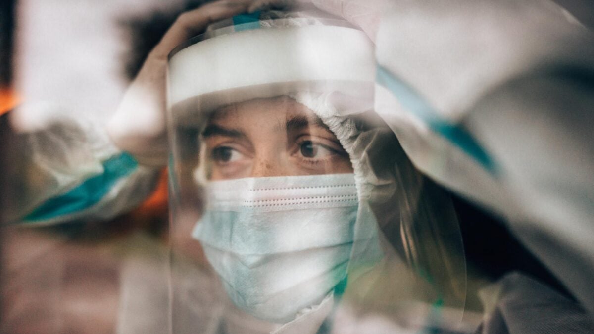 Dalle virostar ultime dosi di panico: «Pronti per le nuove restrizioni»