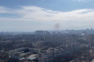 Reportage da Kiev. Arrivano i primi missili e cadono random sulla città