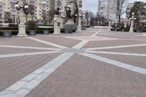 Reportage da Kiev. Viaggio nella città deserta tra i palazzi sventrati e i colpi di mortaio in sottofondo
