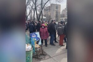Reportage da Kiev. Viaggio nei bunker e tra i civili in coda per il cibo