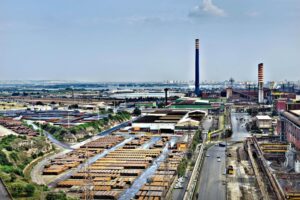 C’è urgenza di acciaio e all’ex Ilva vogliono mettere 3.000 operai in cassa integrazione
