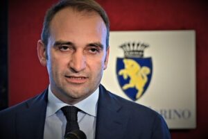 Figuraccia del sindaco pd di Torino. Vuole fare il pieno di nomine all’Iren