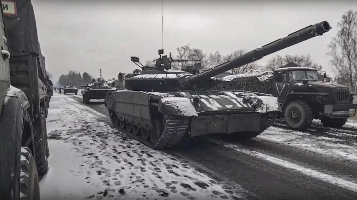 Carri armati russi alle porte di Kiev. Pure l’Italia nella lista nera di Putin
