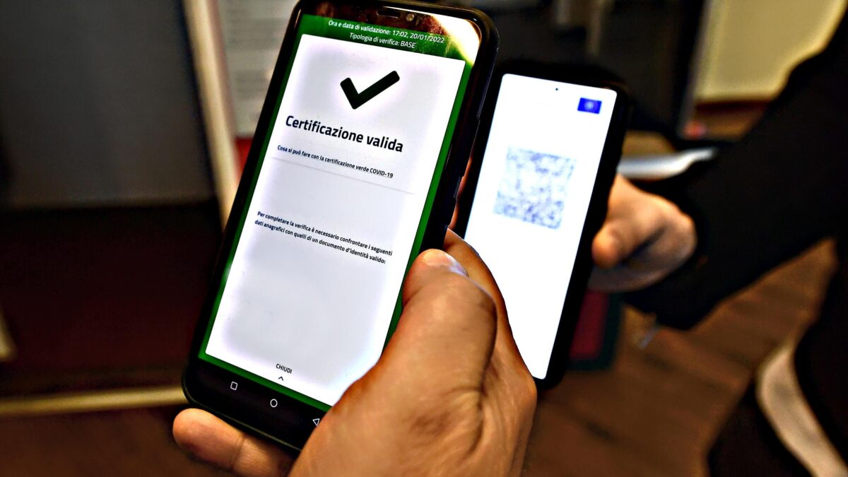 C’è la prova: lo scopo è il green pass eterno