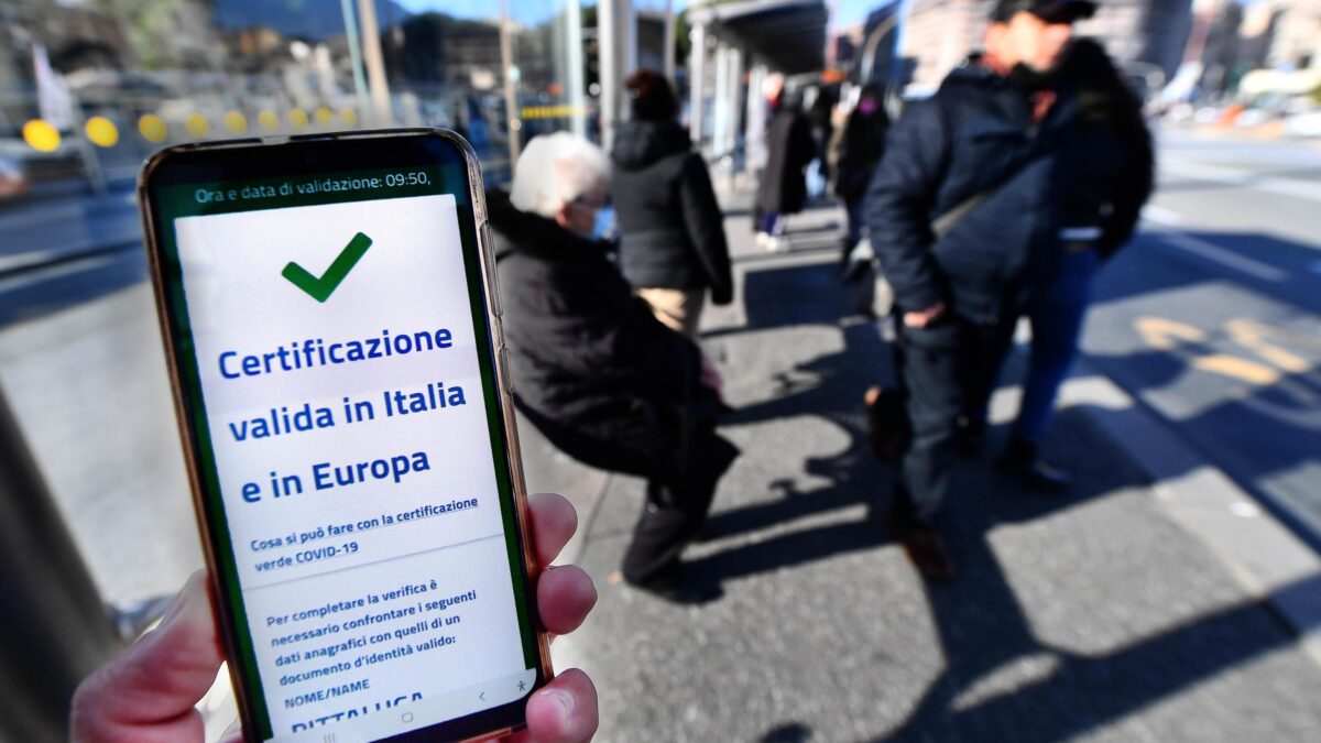 Ufficiale: il green pass è per sempre. Tra 18 mesi la proroga  automatica